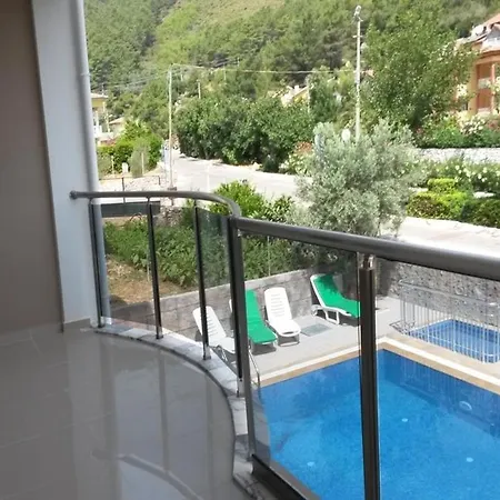 Ξενοδοχείο με διαμερίσματα Kleopatra 3*